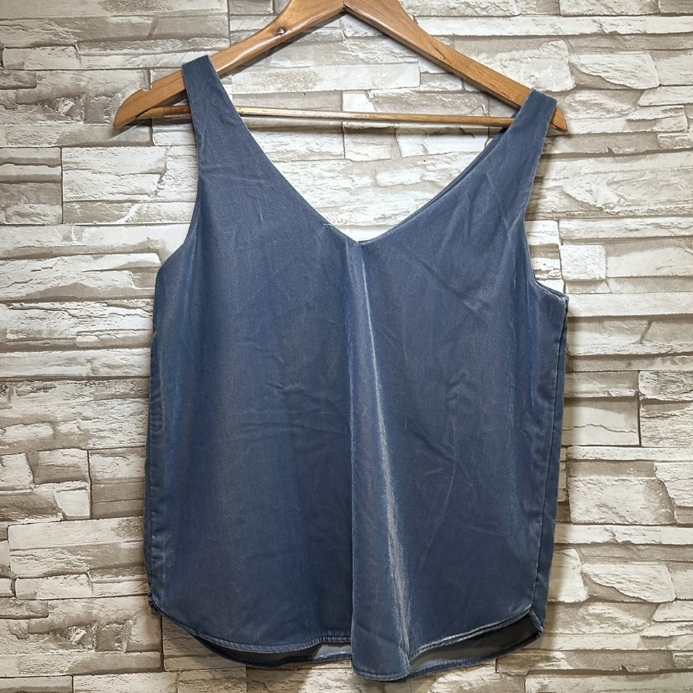 LOFT Velvet XS Double V Shell tank top - Picture 2 of 8